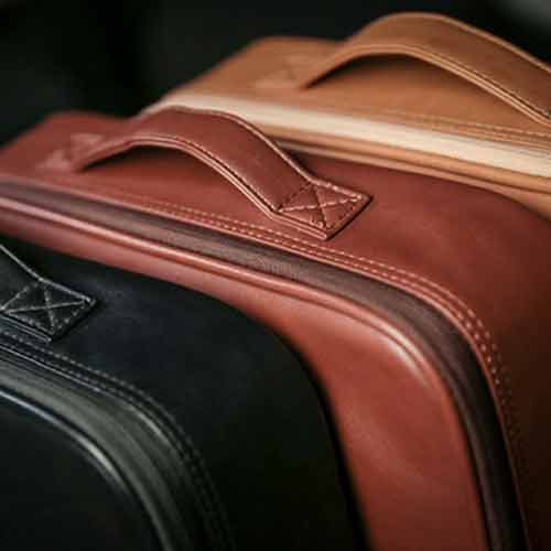 Three Cards Monte Stand (Red) by Jeki Yoo